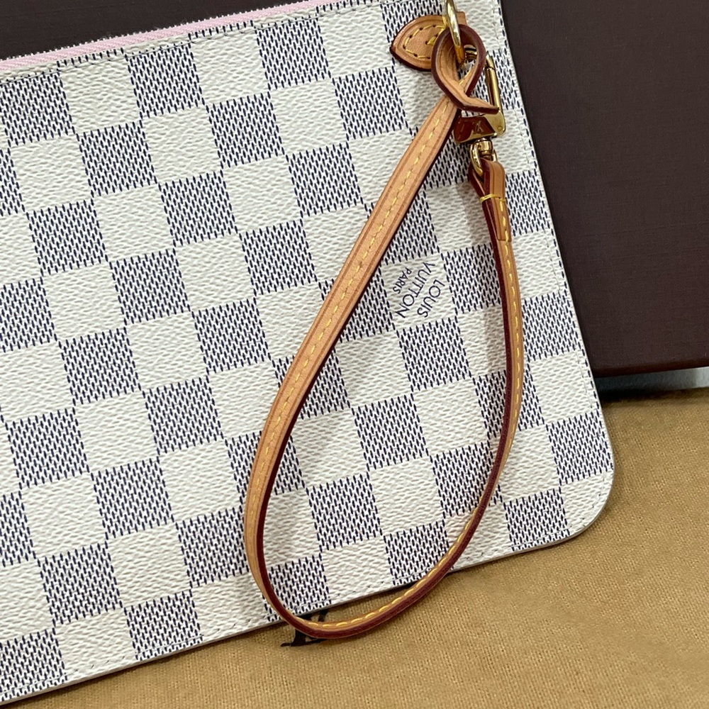❌Gone❌Louis Vuitton Azur Rose Ballerina Wristlet - Picture 4 of 7